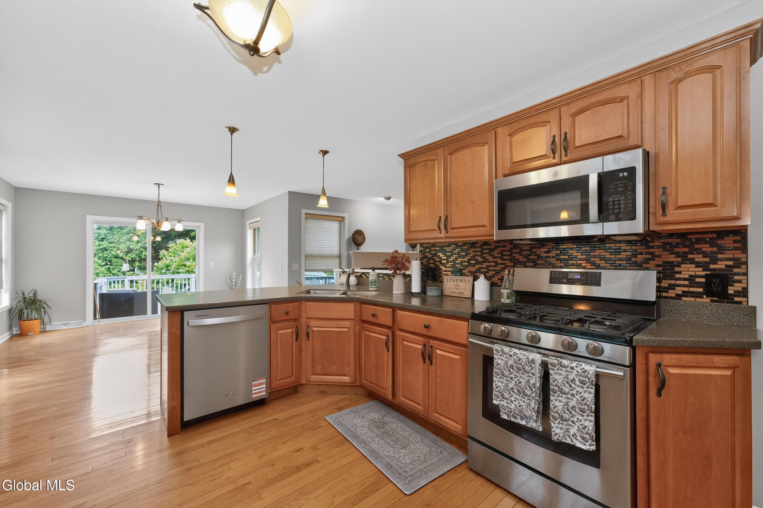 4303 Consaul Road Niskayuna, NY 12304 - Photo 7 of 35 Kitchen with Gas Stove