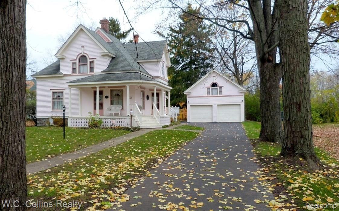 1 A front and garage (Medium).jpg