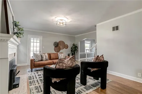 $425,000 | 200 East 73rd Terrace, Kansas City, MO 64114