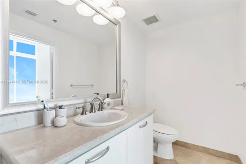 $4,700 | 6515 Collins Avenue, Unit 1806, Miami Beach, FL 33141