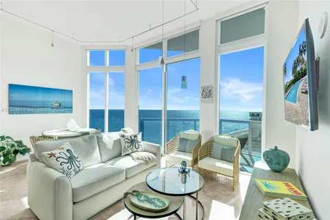 $4,700 | 6515 Collins Avenue, Unit 1806, Miami Beach, FL 33141