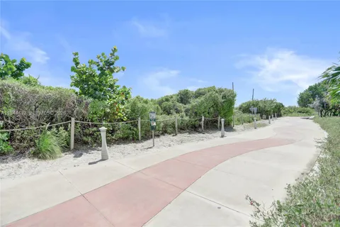 $4,700 | 6515 Collins Avenue, Unit 1806, Miami Beach, FL 33141