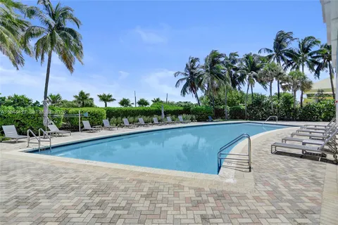$4,700 | 6515 Collins Avenue, Unit 1806, Miami Beach, FL 33141