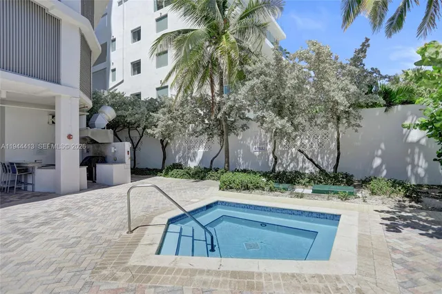 $4,700 | 6515 Collins Avenue, Unit 1806, Miami Beach, FL 33141