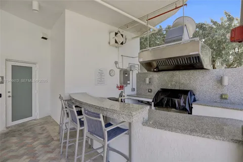 $4,700 | 6515 Collins Avenue, Unit 1806, Miami Beach, FL 33141