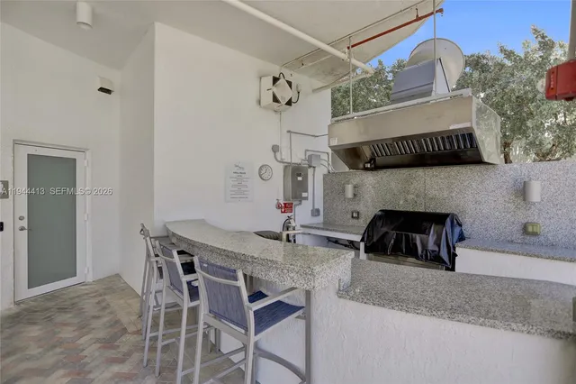 $4,700 | 6515 Collins Avenue, Unit 1806, Miami Beach, FL 33141