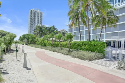 $4,700 | 6515 Collins Avenue, Unit 1806, Miami Beach, FL 33141