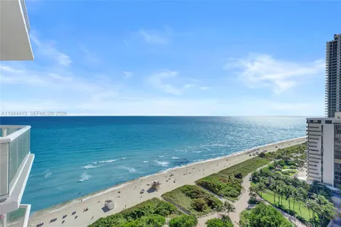 $4,700 | 6515 Collins Avenue, Unit 1806, Miami Beach, FL 33141