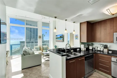 $4,700 | 6515 Collins Avenue, Unit 1806, Miami Beach, FL 33141