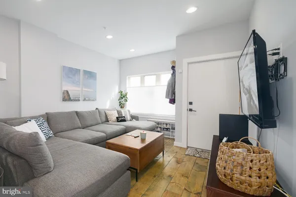 $2,350 | 1940 North Orianna Street, Philadelphia, PA 19122