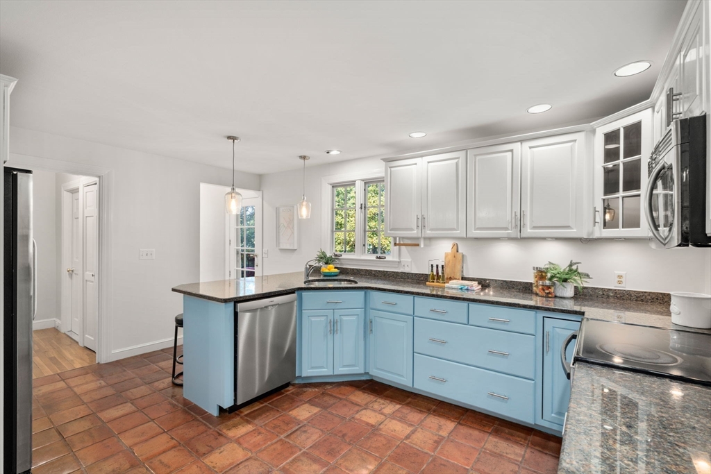 65 Shornecliffe Road Newton, MA 02458 - Photo 12 of 24 Gallery Image 12