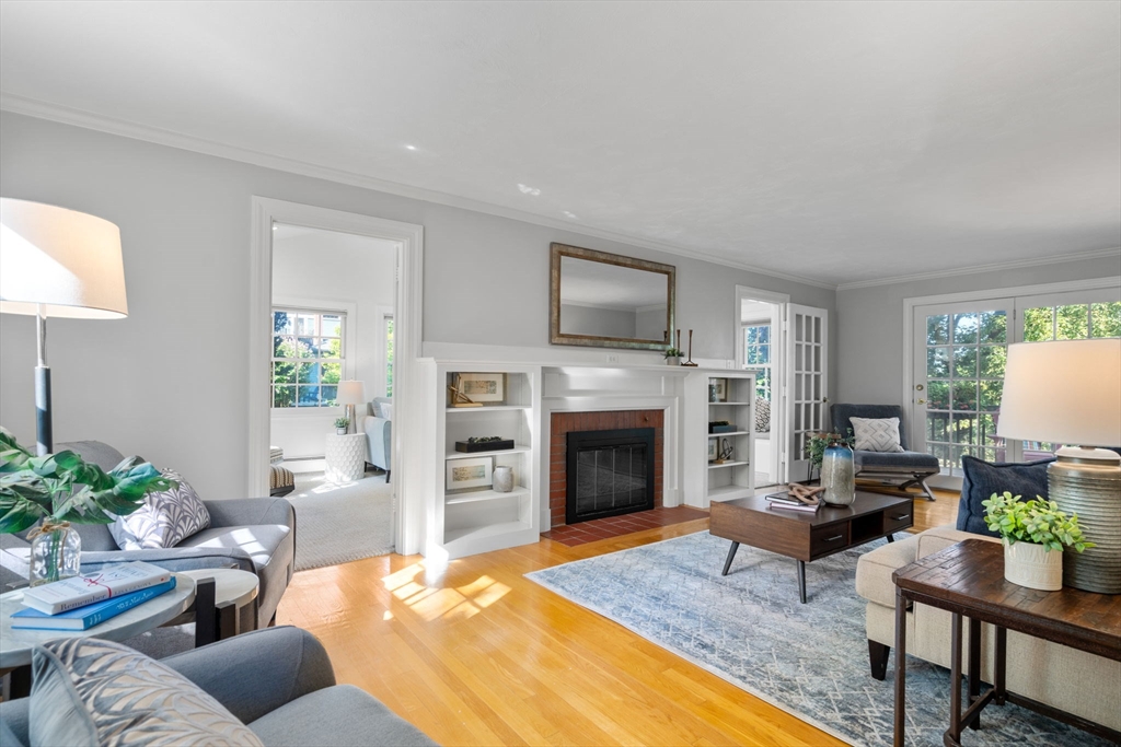 65 Shornecliffe Road Newton, MA 02458 - Photo 4 of 24 Gallery Image 4