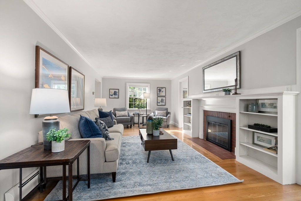 65 Shornecliffe Road Newton, MA 02458 - Photo 5 of 24 Gallery Image 5