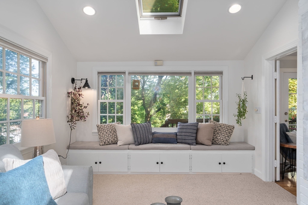 65 Shornecliffe Road Newton, MA 02458 - Photo 7 of 24 Gallery Image 7