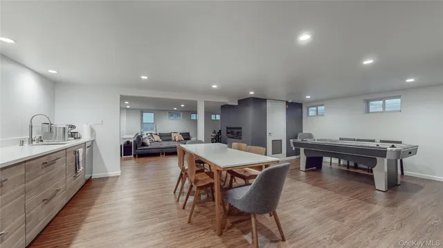 $2,288,000 | 6 Jeffrey Lane, New Hyde Park, NY 11042