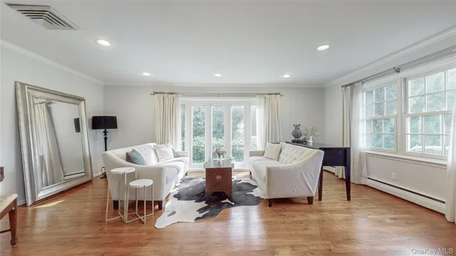 $2,288,000 | 6 Jeffrey Lane, New Hyde Park, NY 11042