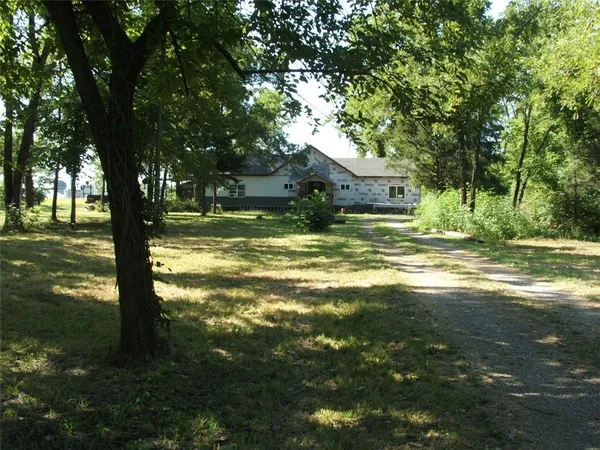 $84,900 | 1523 Bridge Street, Humboldt, KS 66748