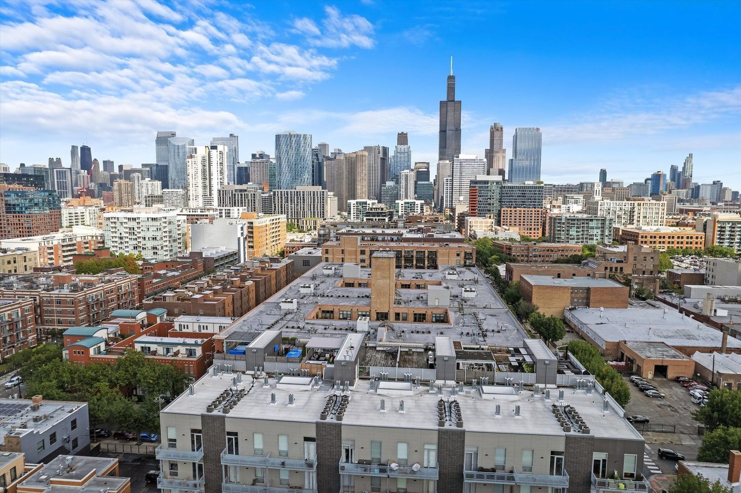 122 South Aberdeen Street, Unit 5N Chicago, IL 60607 - Photo 20 of 23 a picture of city view