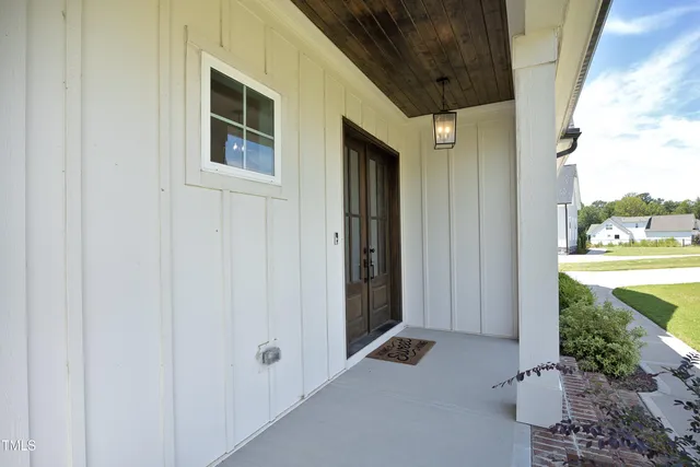 a house view with a outdoor space
