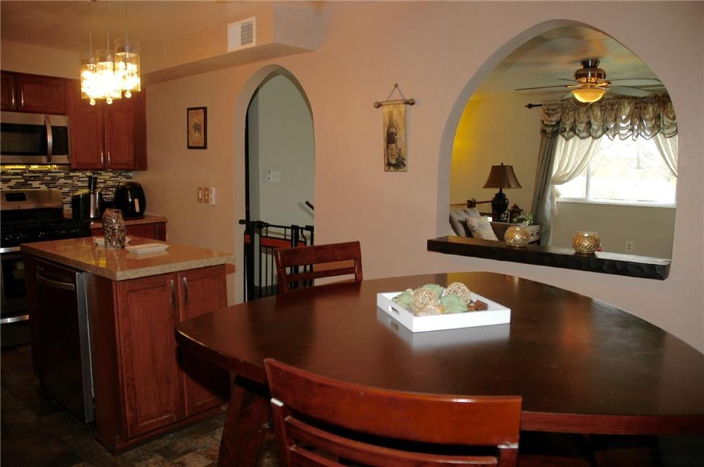 440 West Starz Road Gibsonia, PA 15044 - Photo 7 of 24 Open sight lines from the kitchen/eating nook to the living room