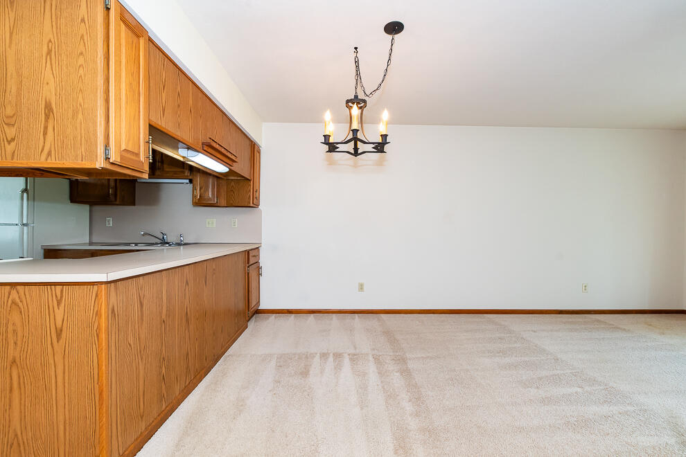 5286 Green Meadow Road Kalamazoo, MI 49009 - Photo 5 of 33 RN5_2263