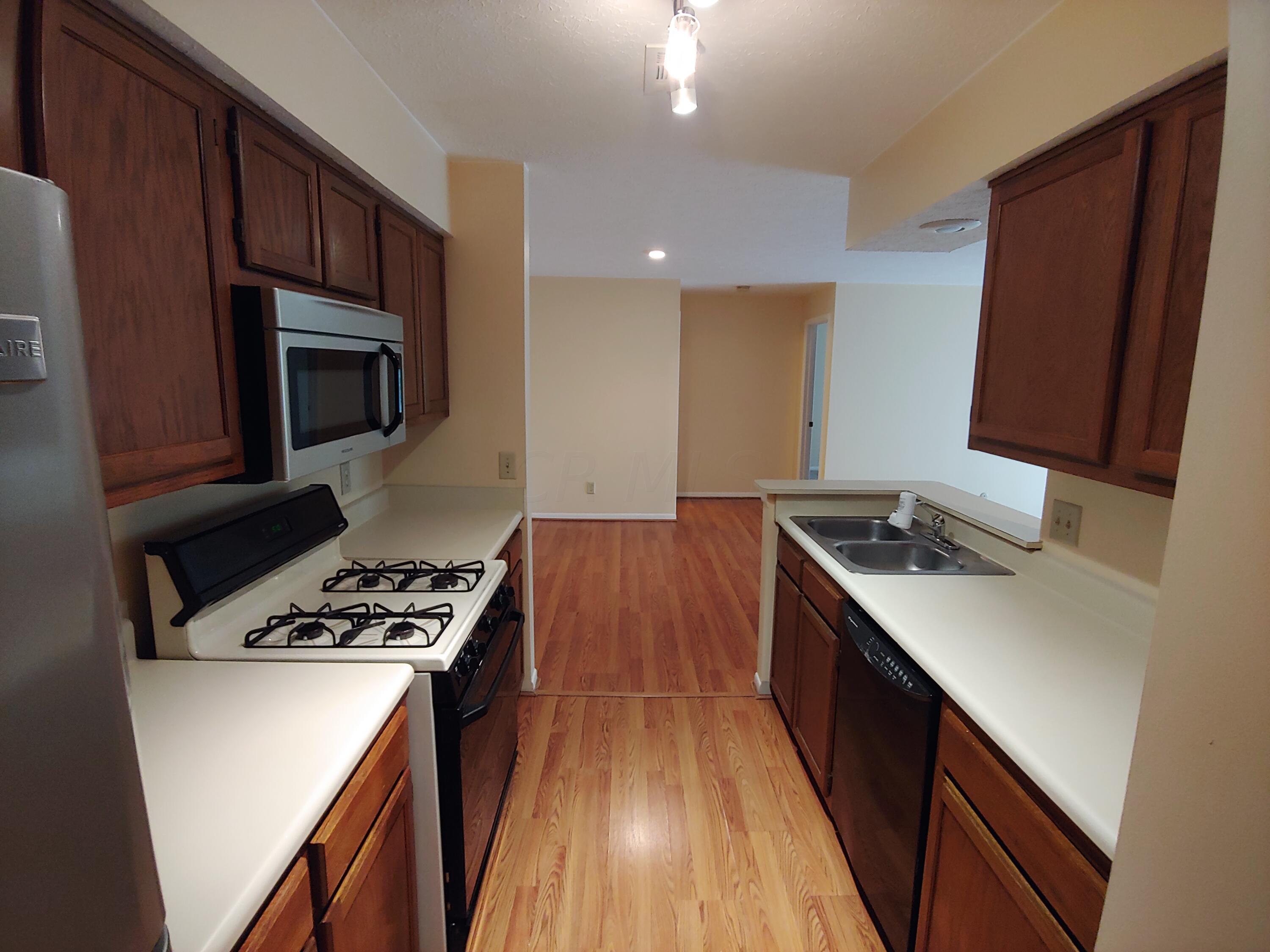 2175 Hedgerow Road, Unit 2175H Columbus, OH 43220 - Photo 9 of 26