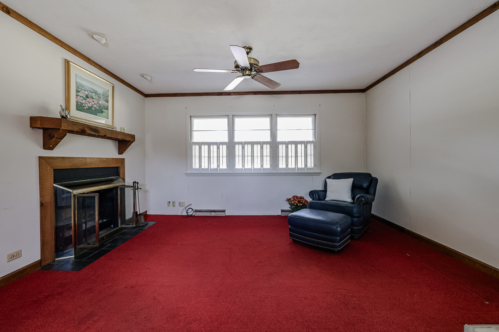 921 Guerin Road Libertyville, IL 60048 - Photo 11 of 43 a living room with furniture and a fireplace