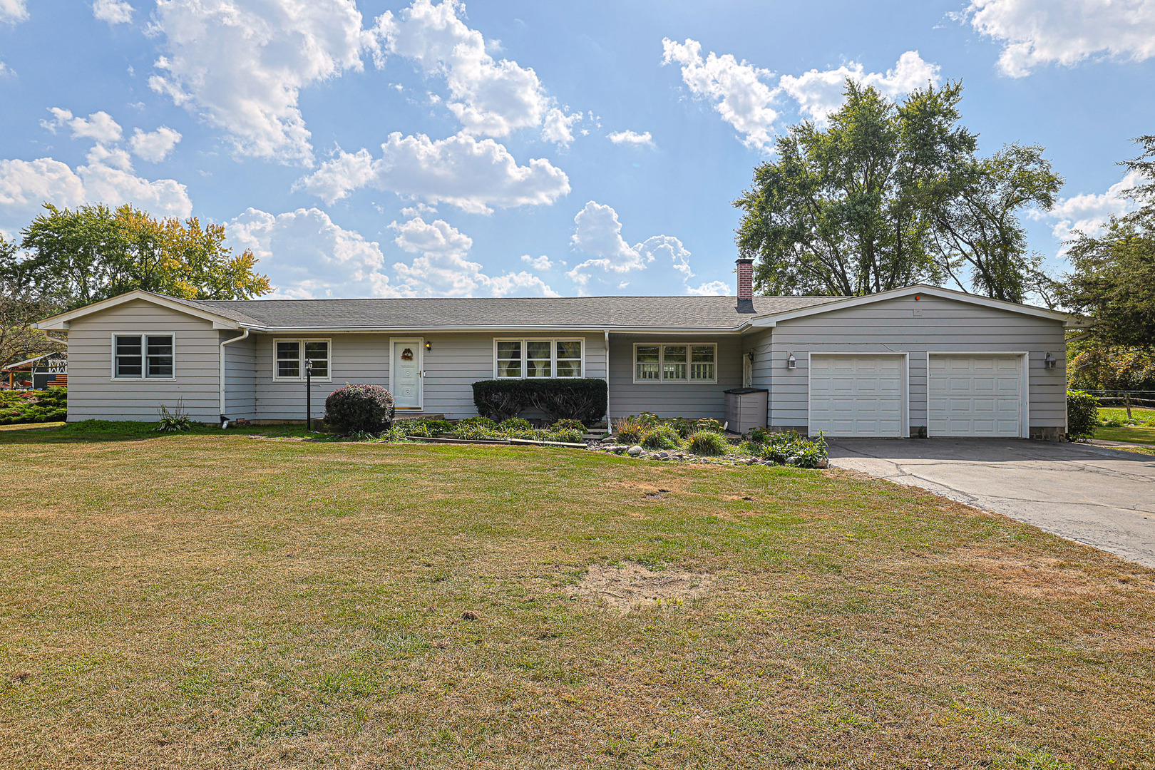 921 Guerin Road Libertyville, IL 60048 - Photo 2 of 43 a house view with a swimming pool and garden