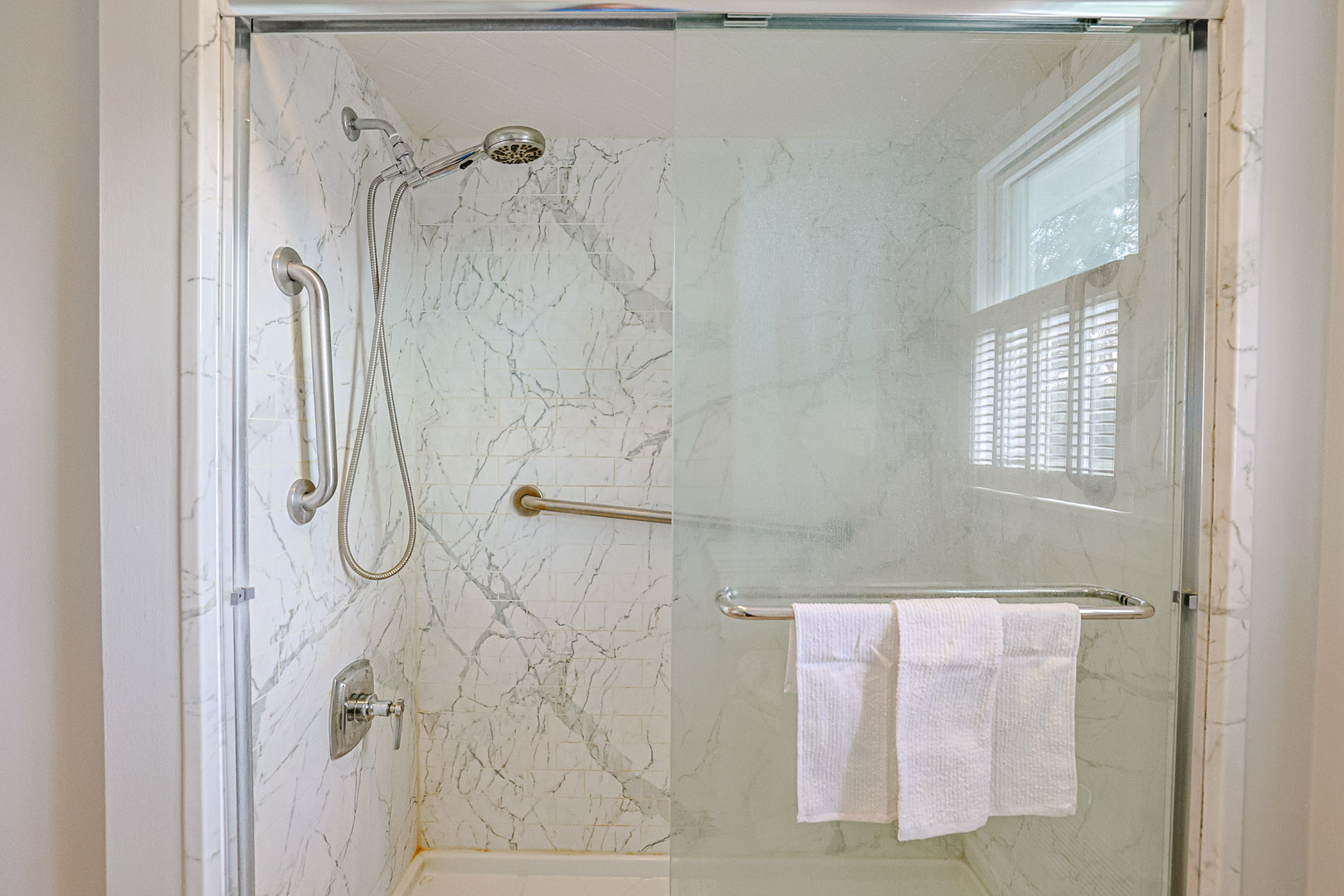 921 Guerin Road Libertyville, IL 60048 - Photo 21 of 43 a bathroom with a shower