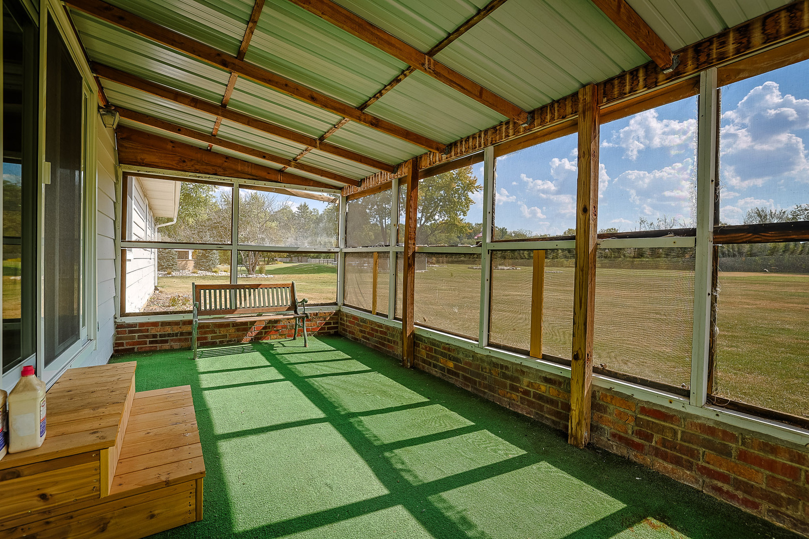 921 Guerin Road Libertyville, IL 60048 - Photo 23 of 43 a room with green walls