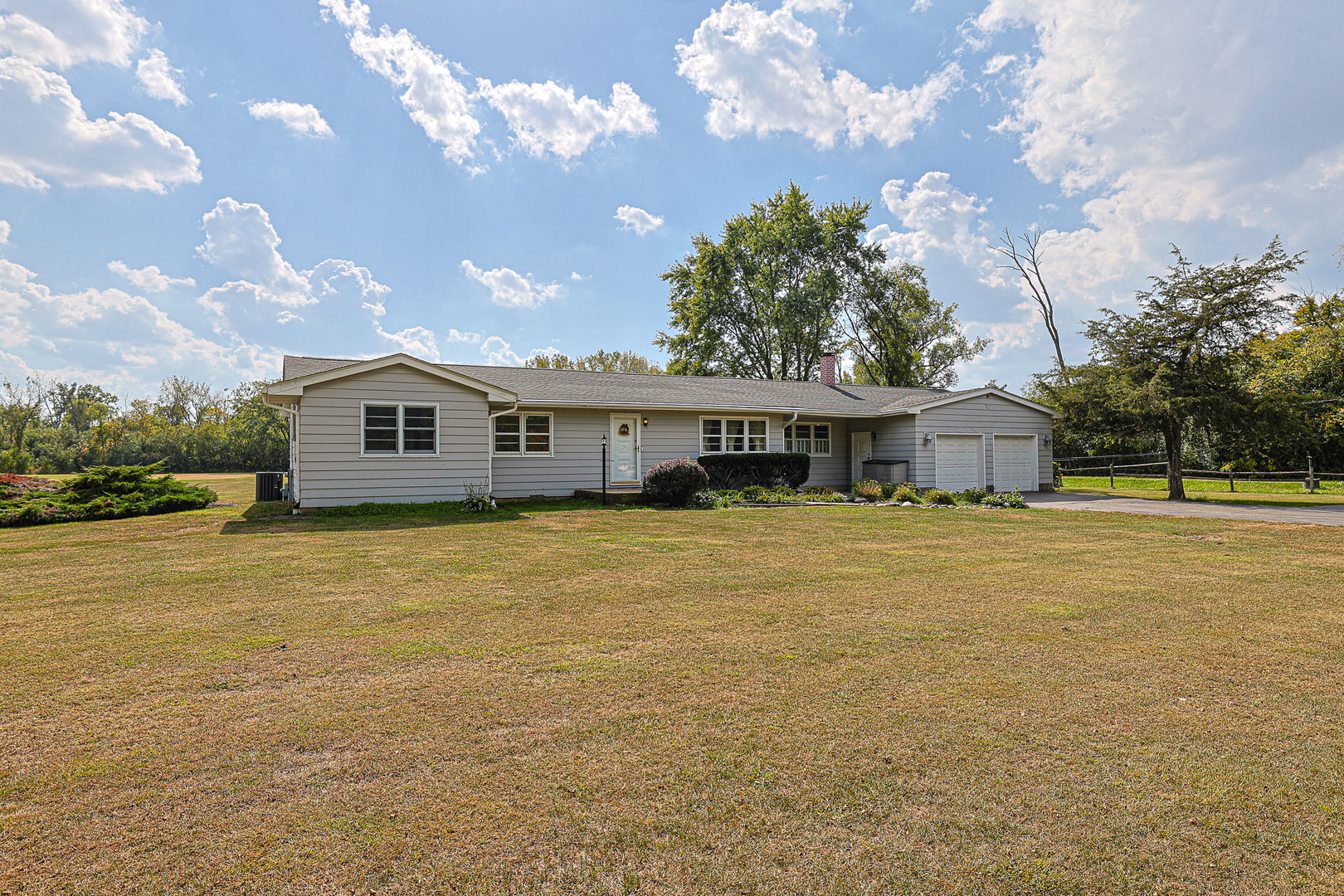 921 Guerin Road Libertyville, IL 60048 - Photo 3 of 43 a front view of a house with a big yard