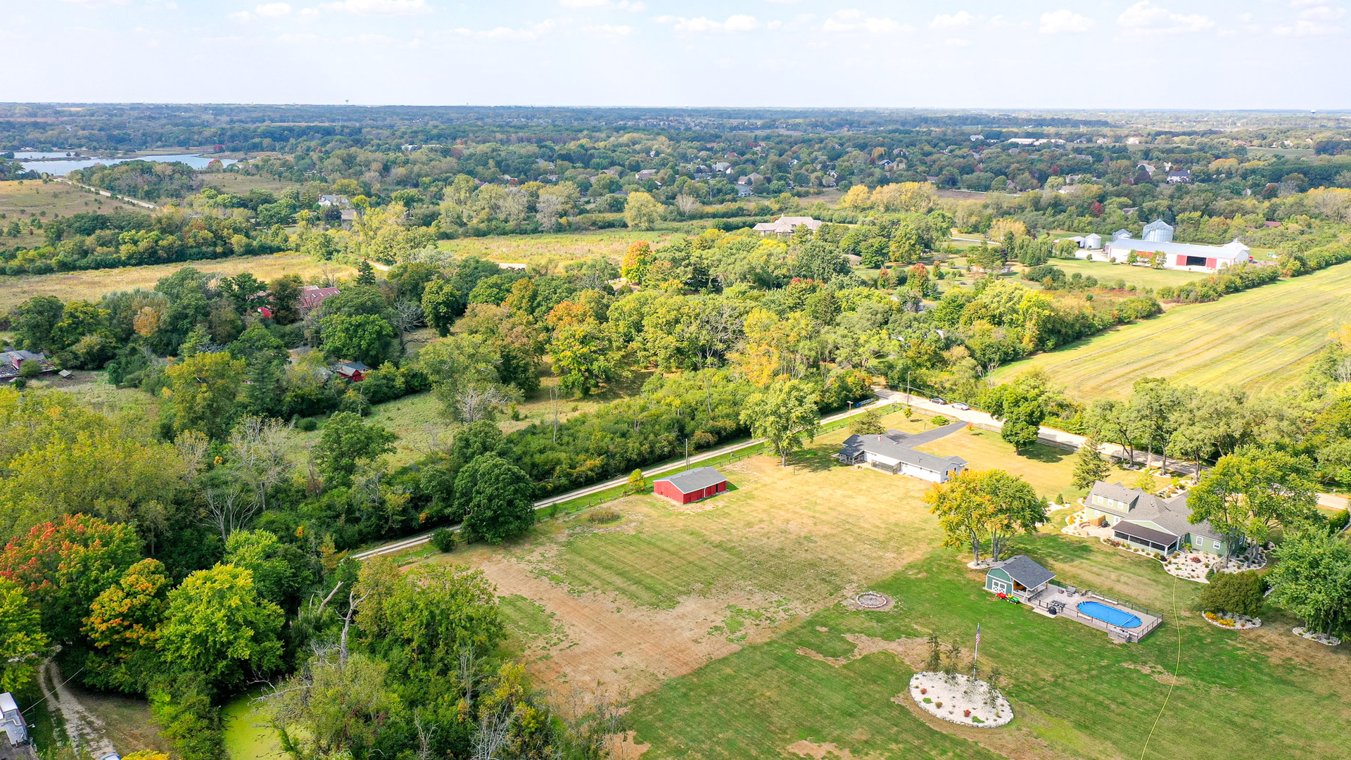 921 Guerin Road Libertyville, IL 60048 - Photo 38 of 43 an aerial view of residential houses with outdoor space