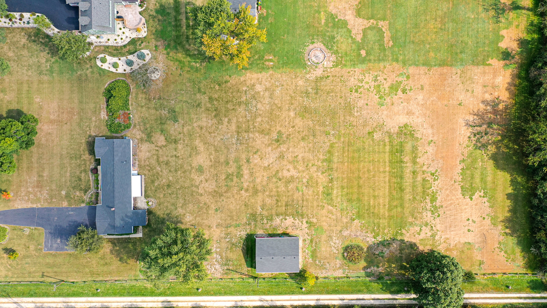 921 Guerin Road Libertyville, IL 60048 - Photo 43 of 43 front view of a house with a yard