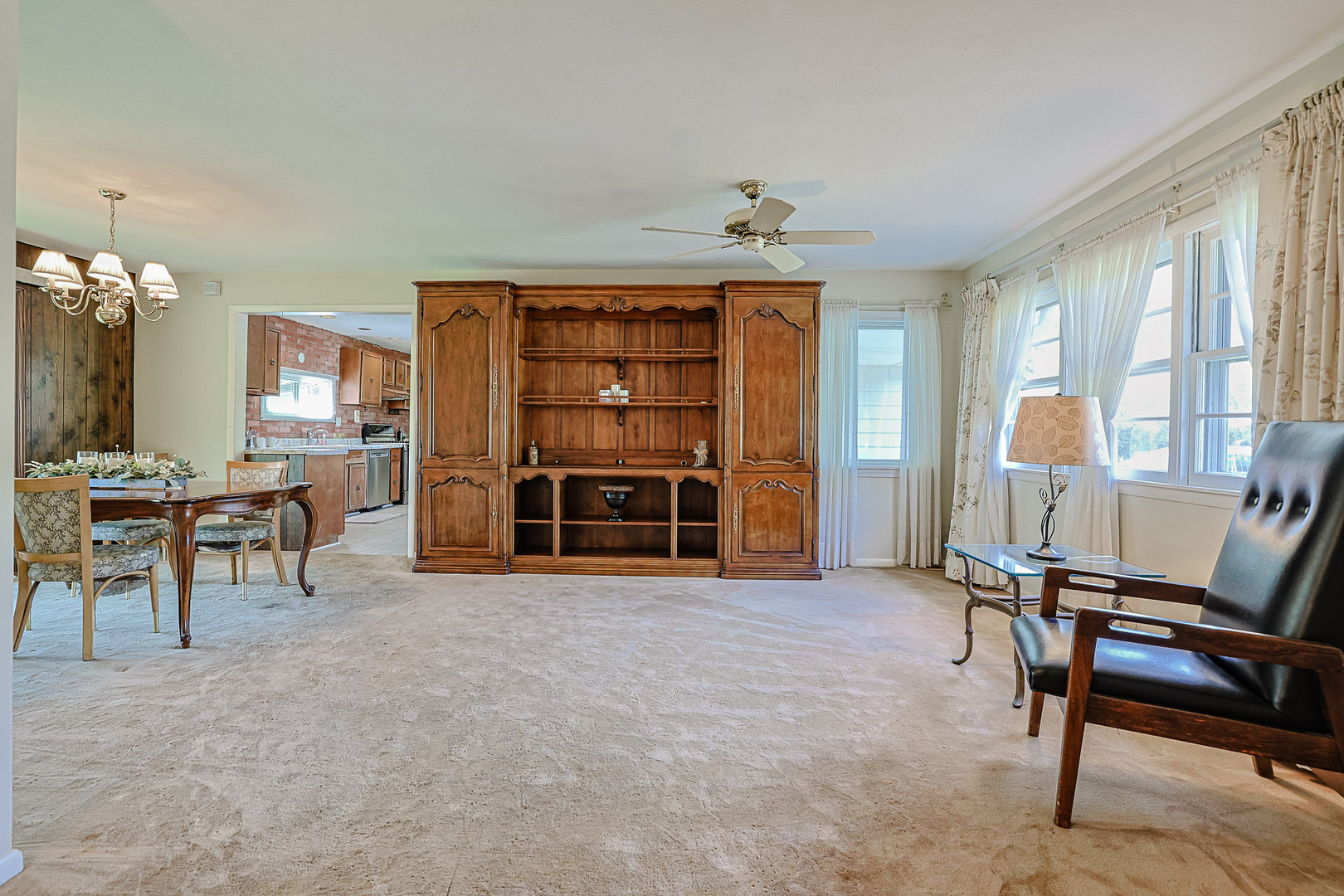921 Guerin Road Libertyville, IL 60048 - Photo 5 of 43 a view of a livingroom with furniture and a window