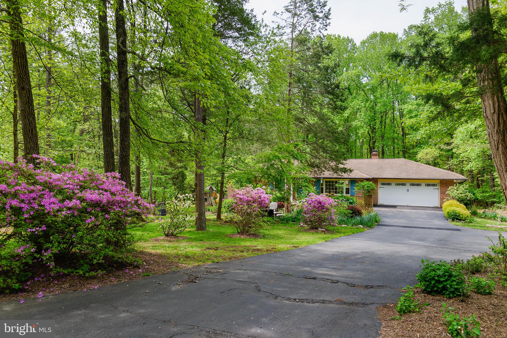39225 Foxhill Road Leesburg, VA 20175 - Photo 4 of 39 Private driveway