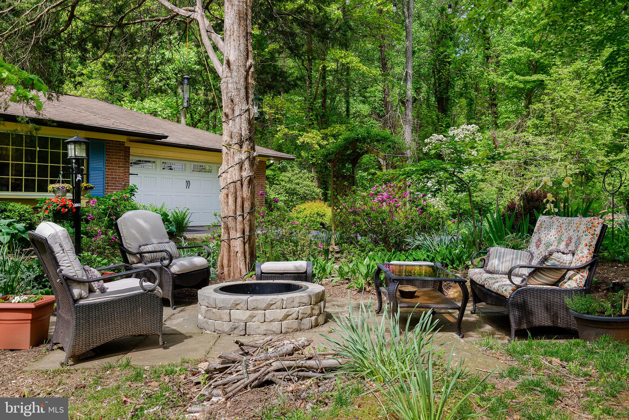 39225 Foxhill Road Leesburg, VA 20175 - Photo 5 of 39 Relaxing Fire pit