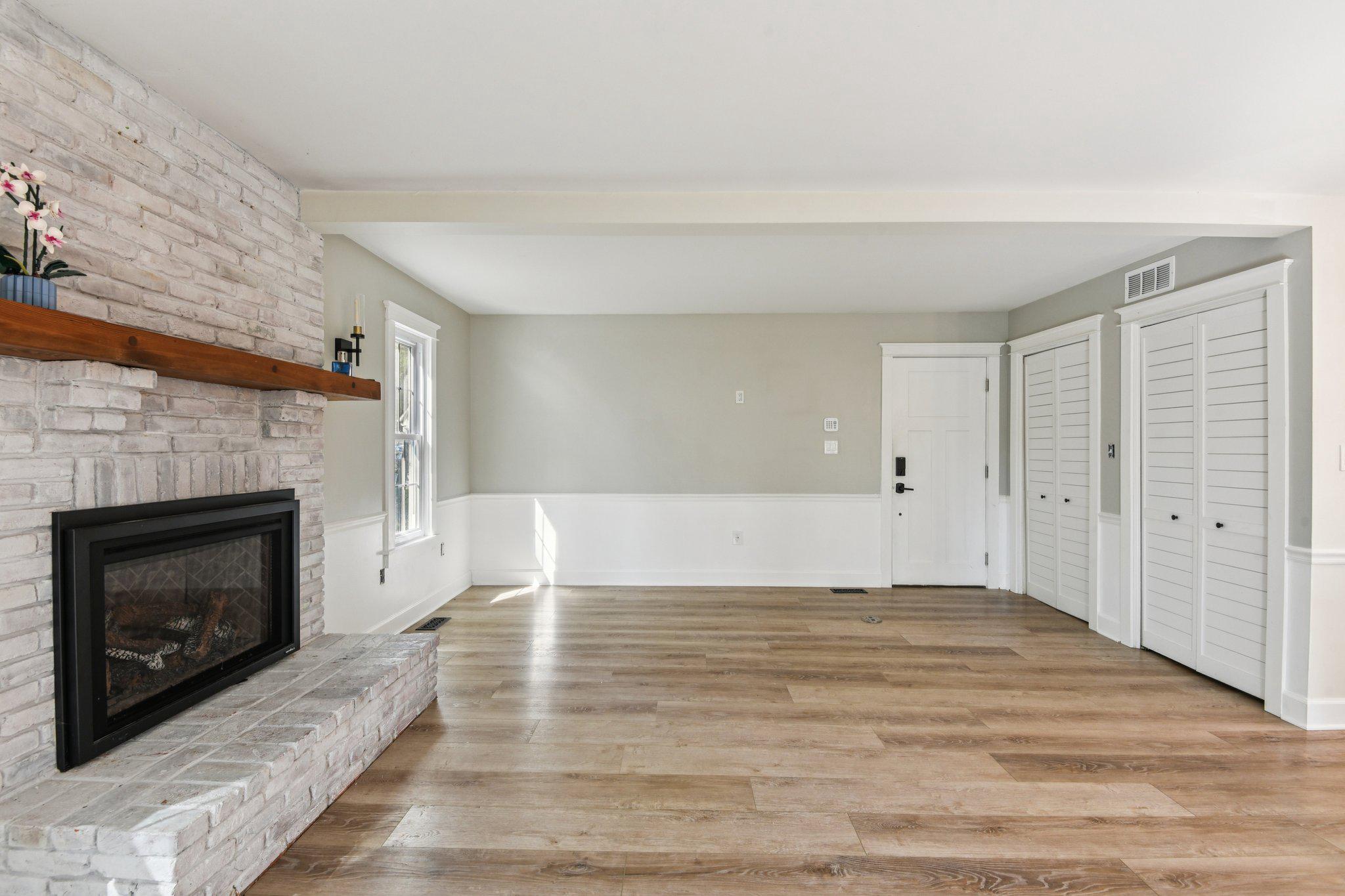 2576 Hidden Cove Road, Unit 154 Annapolis, MD 21401 - Photo 4 of 51 Living Room with Gas Fireplace