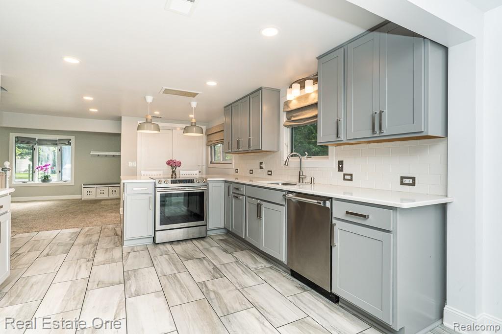 2460 Emmons Avenue Rochester Hills, MI 48307 - Photo 7 of 45
