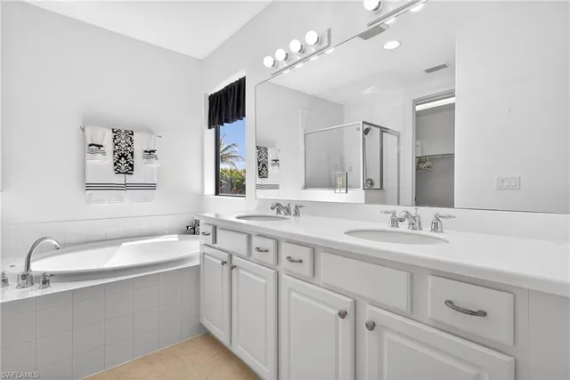 $575,000 | 1248 Manado Drive, Naples, FL 34113