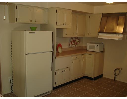 709 Bittersweet Road Monroeville, PA 15146 - Photo 3 of 11 Kitchen.