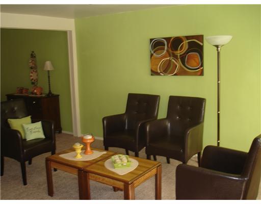 709 Bittersweet Road Monroeville, PA 15146 - Photo 4 of 11 Living Room.