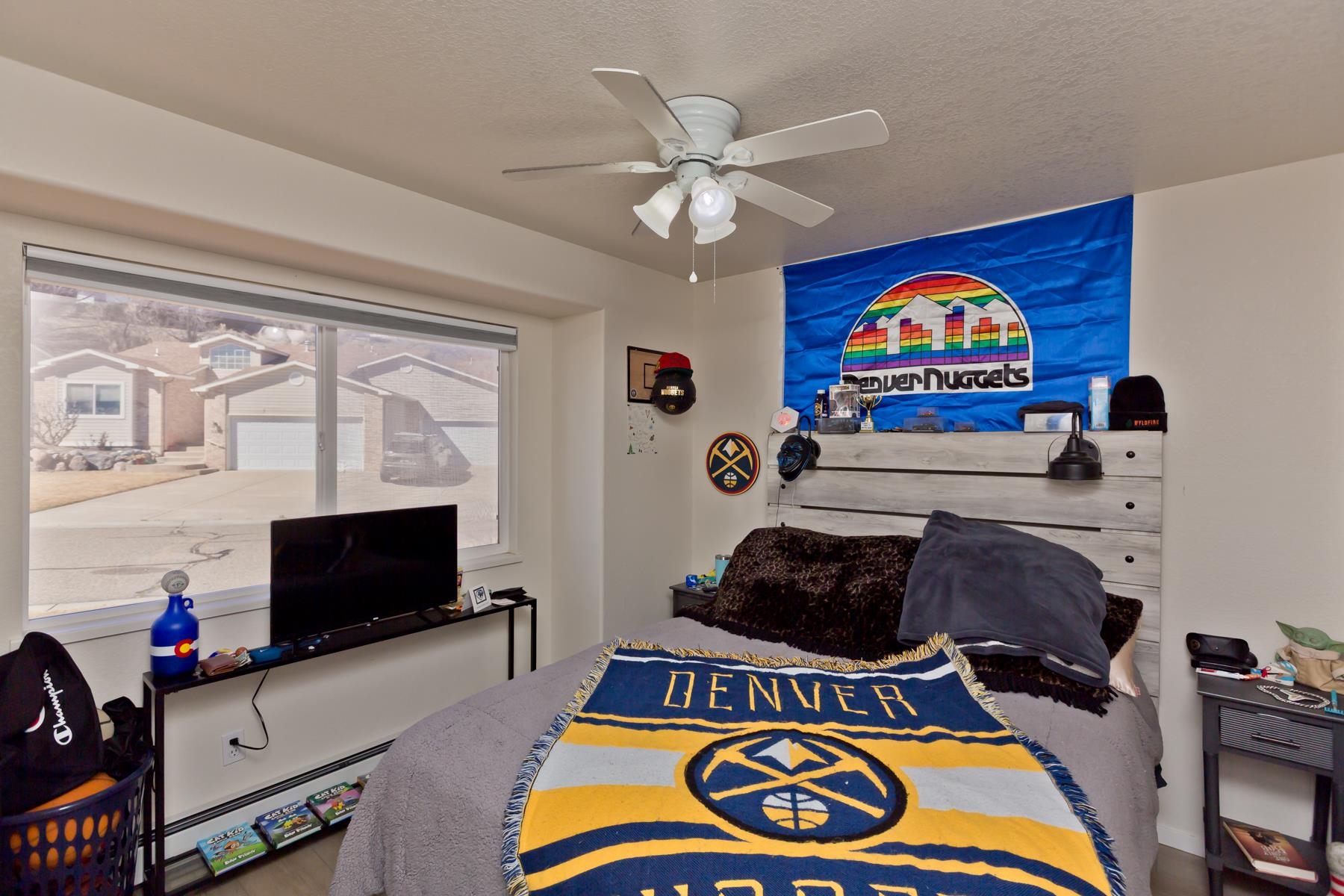 528 Park Ridge Court Grand Junction, CO 81507 - Photo 20 of 42 a living room with furniture and a flat screen tv
