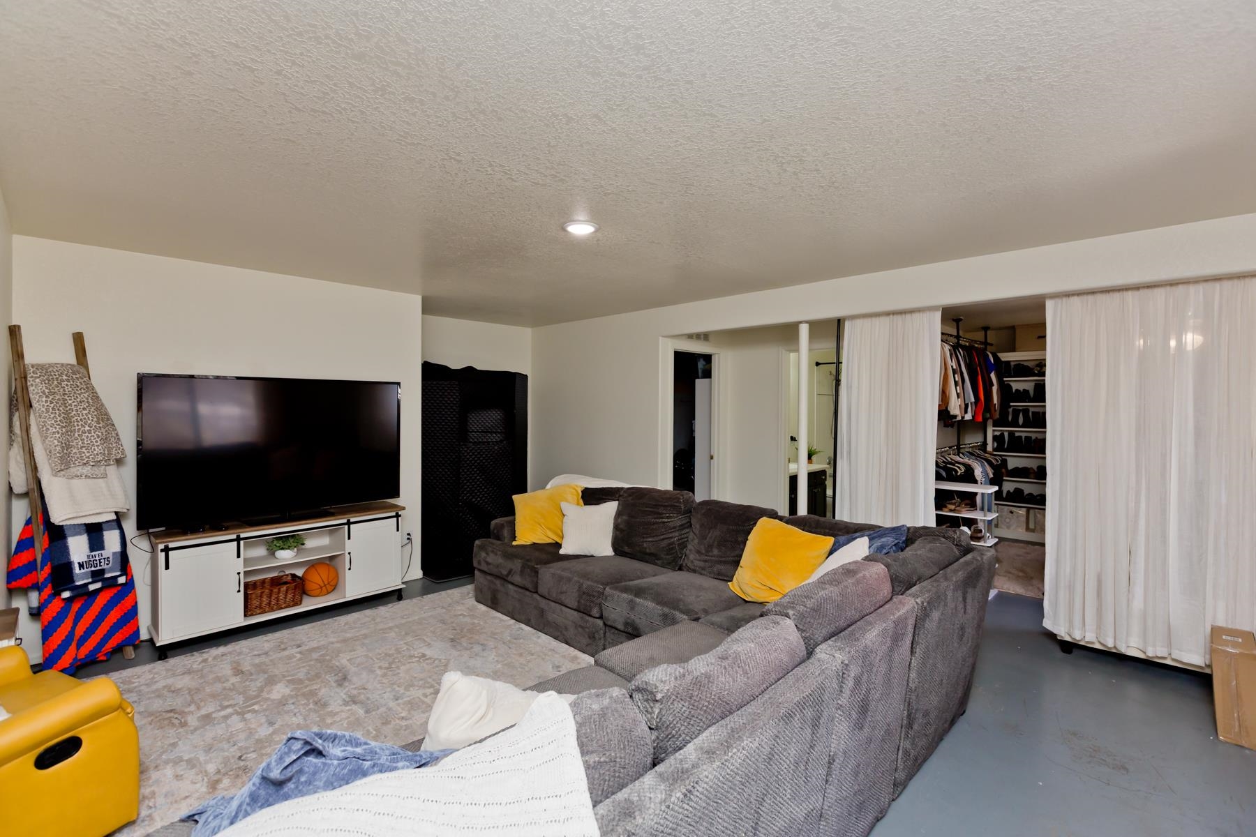 528 Park Ridge Court Grand Junction, CO 81507 - Photo 27 of 42 a living room with furniture and a flat screen tv