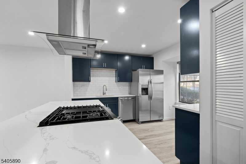 243 Penns Way Bernards, NJ 07920 - Photo 3 of 27