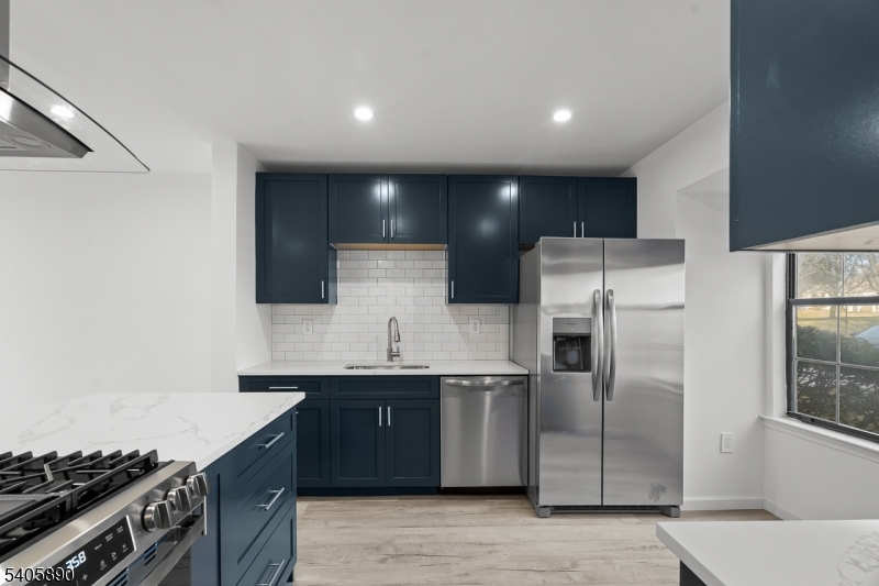 243 Penns Way Bernards, NJ 07920 - Photo 4 of 27