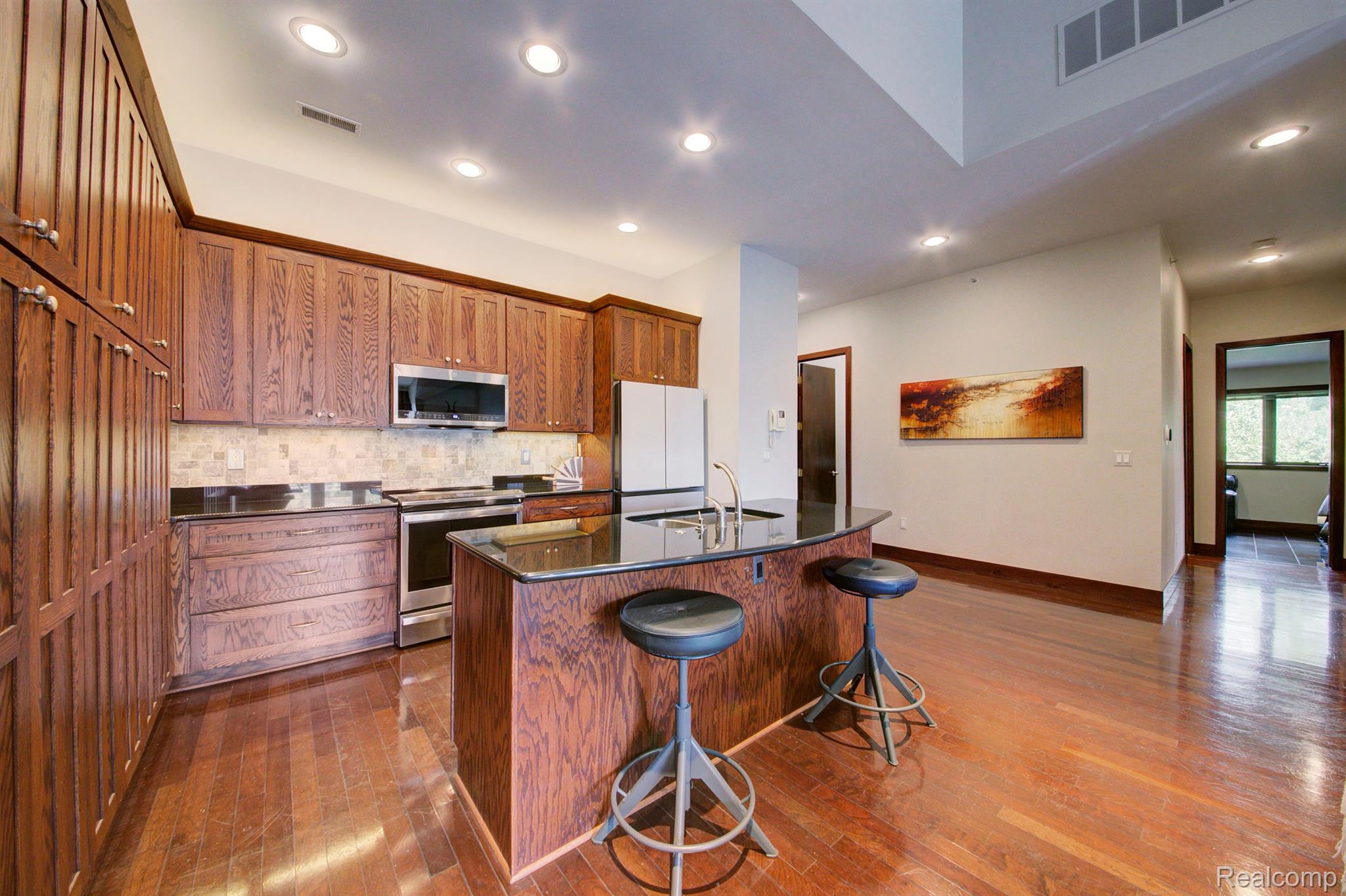 714 North Main Street, Unit 311 Rochester, MI 48307 - Photo 15 of 59 KITCHEN