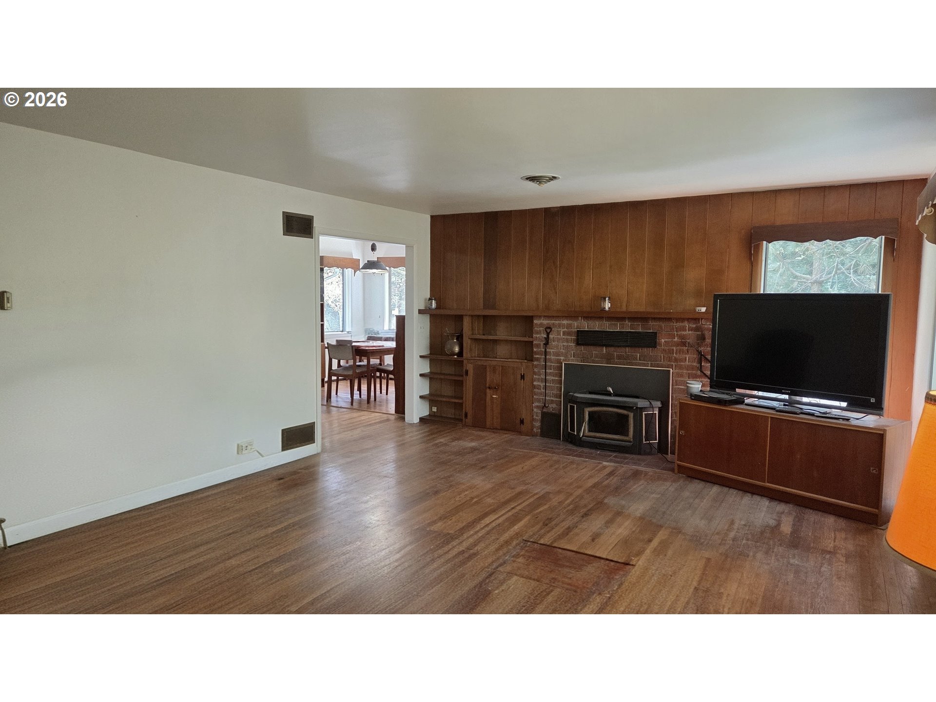 28213 Hunter Creek Heights Road Gold Beach, OR 97444 - Photo 5 of 33 Living Room