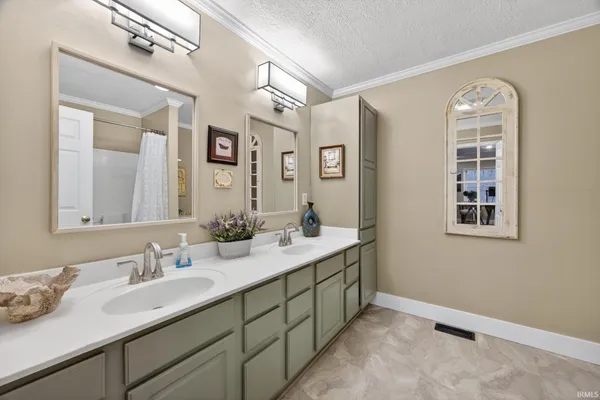 $625,000 | 342 The Woods, Bedford, IN 47421
