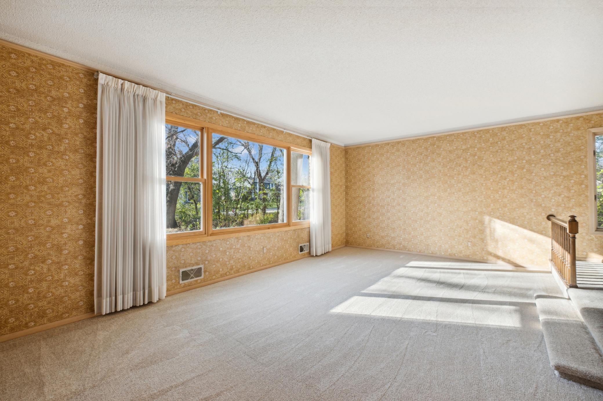 725 County Rd B East Maplewood, MN 55117 - Photo 4 of 10 Gallery Image 4