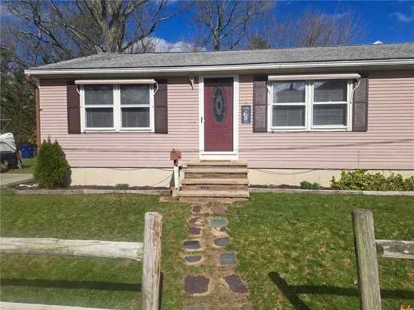 $349,900 | 82 Valley Avenue, Warwick, RI 02886